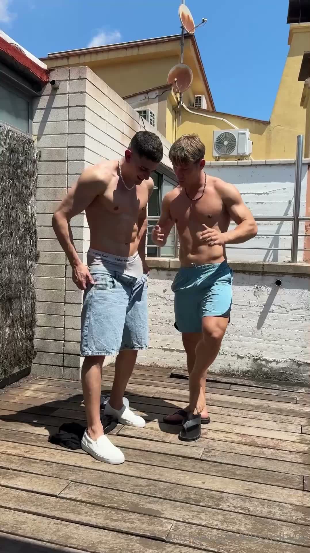 Kito Shelby strips and plays with a twunk on a rooftop
